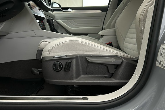 Volkswagen Passat 16 of 26