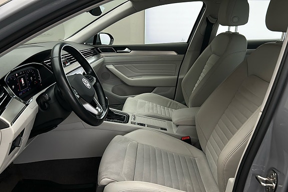Volkswagen Passat 10 of 26