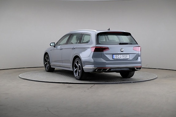 Volkswagen Passat 2 of 26