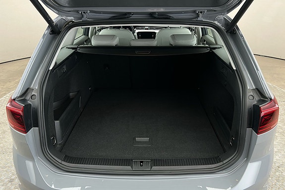 Volkswagen Passat 14 of 26