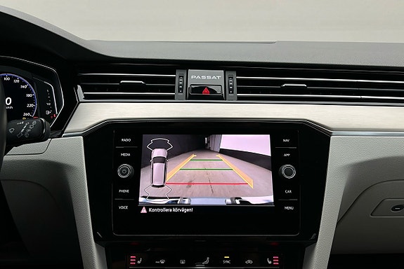 Volkswagen Passat 23 of 26