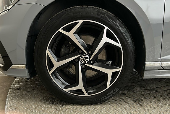 Volkswagen Passat 12 of 26