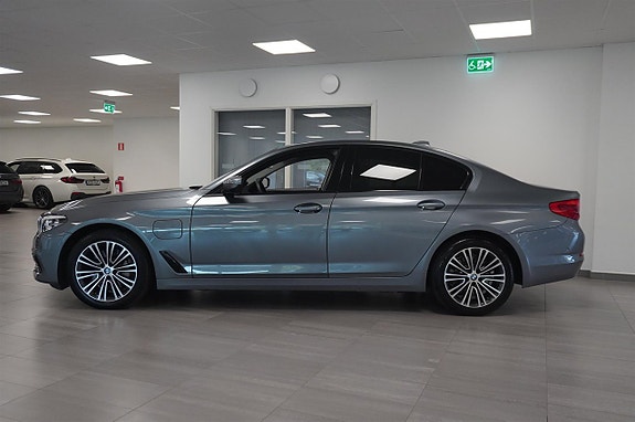 BMW 530e 5 of 14