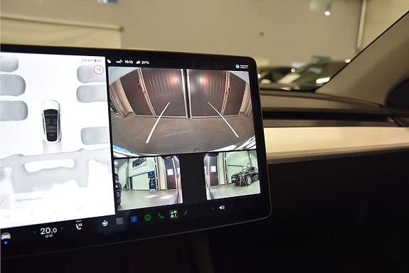 Tesla Model Y 22 of 24