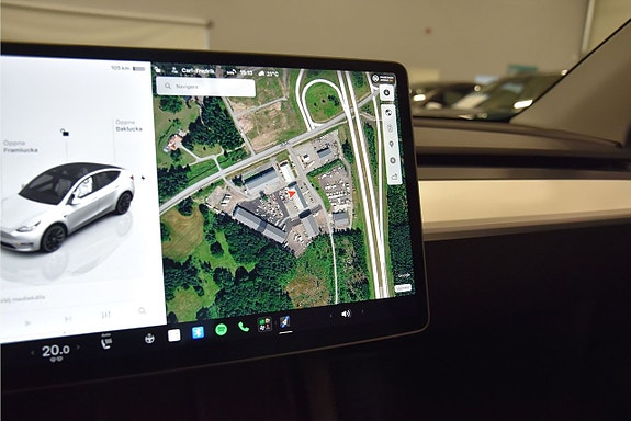 Tesla Model Y 21 of 24