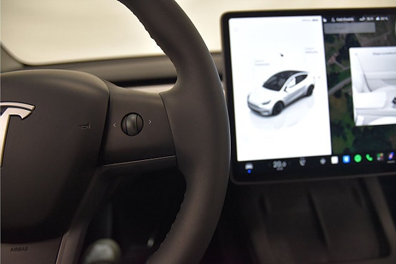 Tesla Model Y 11 of 24