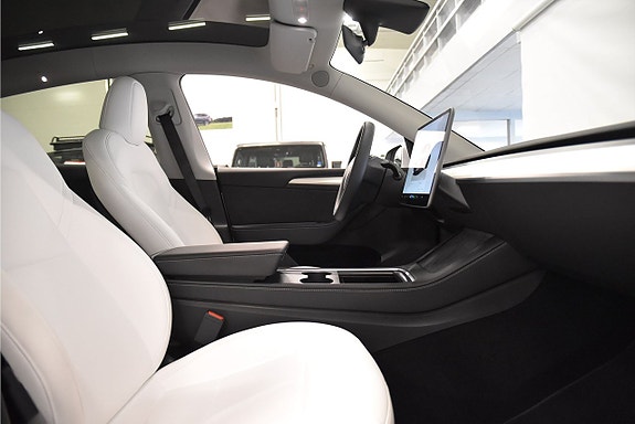 Tesla Model Y 12 of 24