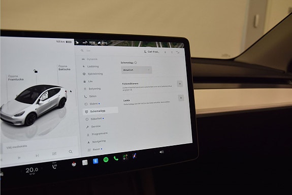 Tesla Model Y 20 of 24