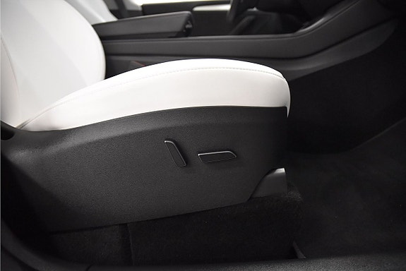 Tesla Model Y 15 of 24