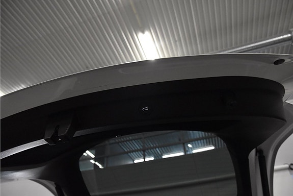 Tesla Model Y 23 of 24