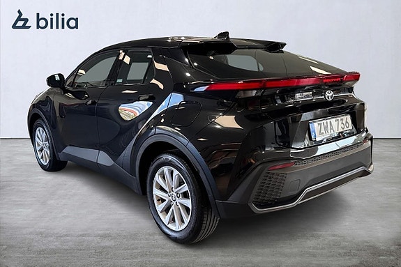 Toyota C-HR 2 of 21
