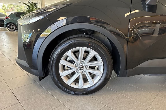 Toyota C-HR 17 of 21