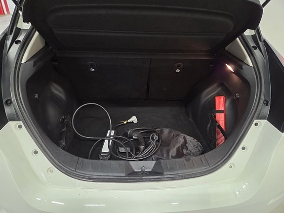 Nissan Leaf 8 of 10