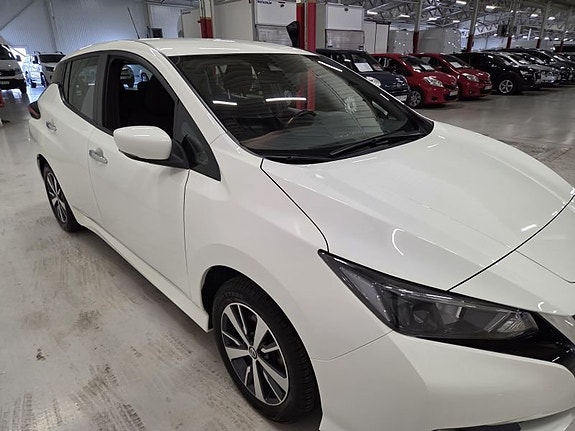 Nissan Leaf 3 of 10