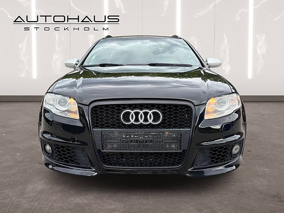 Audi RS4 2 of 22