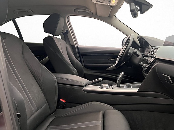 BMW 330e 10 of 30