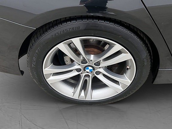 BMW 330e 30 of 30