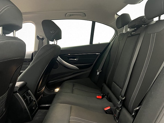 BMW 330e 11 of 30