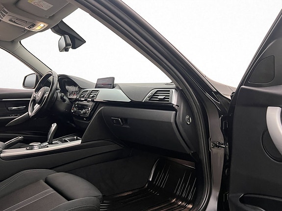 BMW 330e 9 of 30