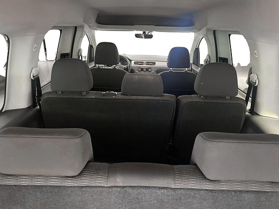 Volkswagen Caddy Maxi 12 of 17