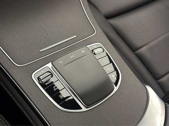 Mercedes-Benz GLC300 e 26 of 30