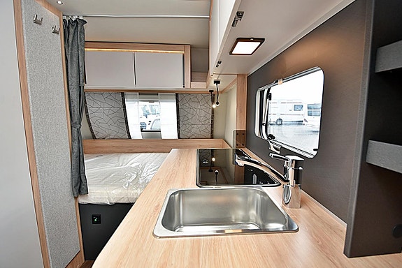 Knaus 420 QD Sport, Dubbelbädd 10 of 26