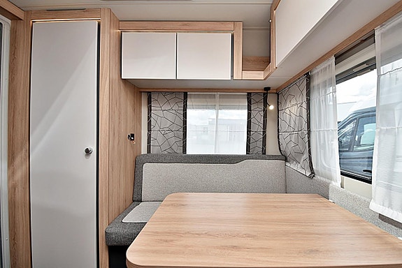 Knaus 420 QD Sport, Dubbelbädd 17 of 26