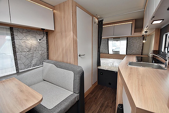 Knaus 420 QD Sport, Dubbelbädd 5 of 26
