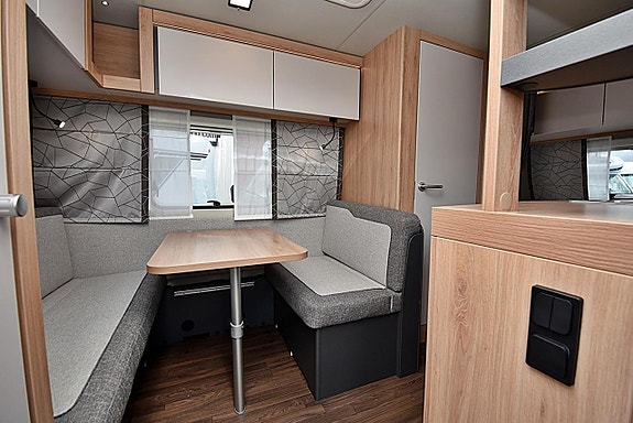Knaus 420 QD Sport, Dubbelbädd 4 of 26