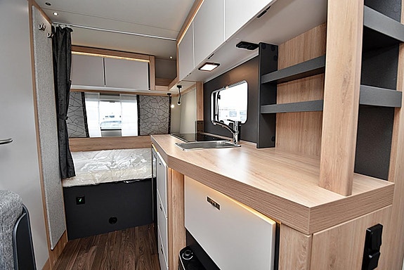 Knaus 420 QD Sport, Dubbelbädd 9 of 26