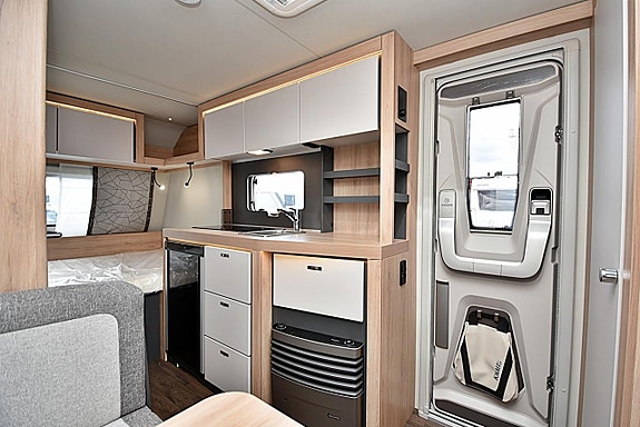 Knaus 420 QD Sport, Dubbelbädd 7 of 26