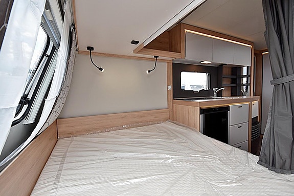 Knaus 420 QD Sport, Dubbelbädd 12 of 26
