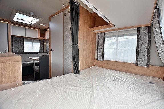 Knaus 420 QD Sport, Dubbelbädd 13 of 26