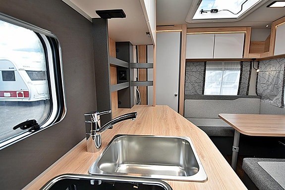 Knaus 420 QD Sport, Dubbelbädd 15 of 26