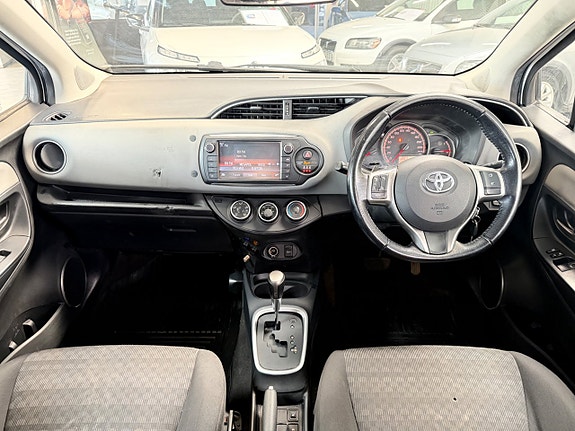 Toyota Yaris 11 of 22