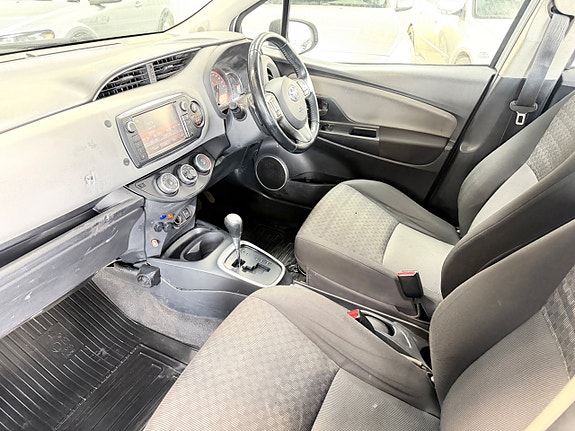 Toyota Yaris 16 of 22