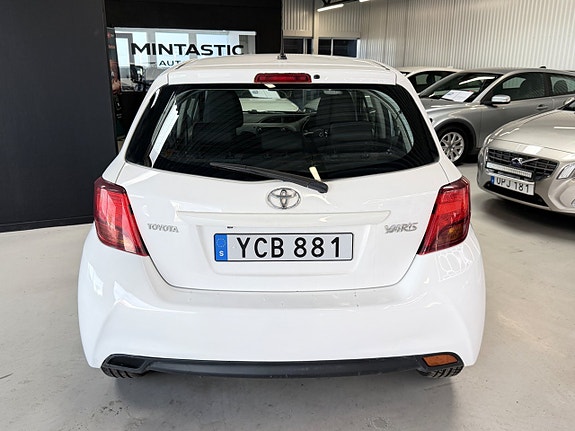 Toyota Yaris 8 of 22