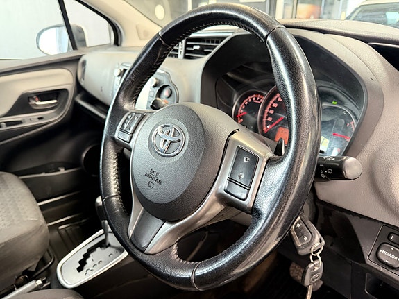 Toyota Yaris 13 of 22
