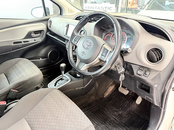 Toyota Yaris 12 of 22