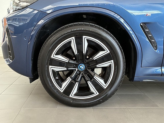 BMW iX3 4 of 16