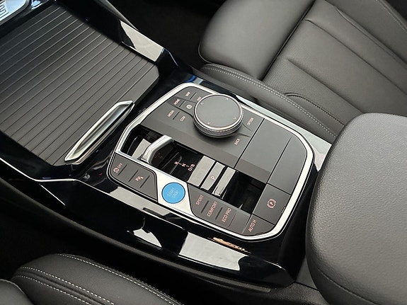 BMW iX3 9 of 16