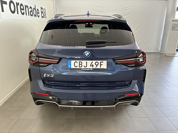 BMW iX3 13 of 16