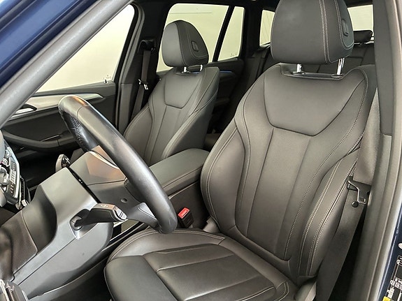 BMW iX3 8 of 16
