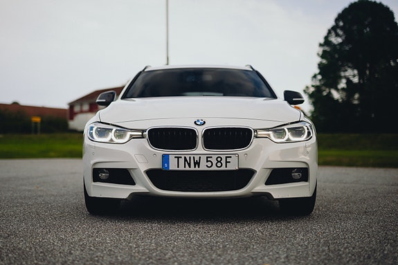 BMW 320d 2 of 12