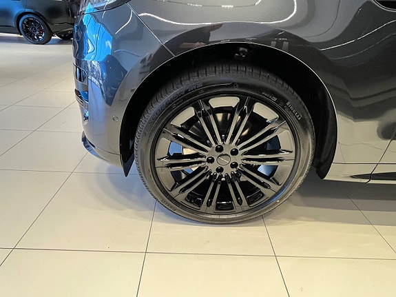 Land Rover Range Rover Sport 3 of 6