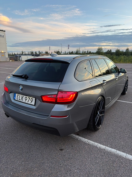 BMW 520d 2 of 12