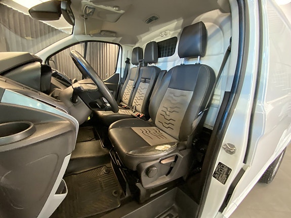 Ford Transit Custom 8 of 30