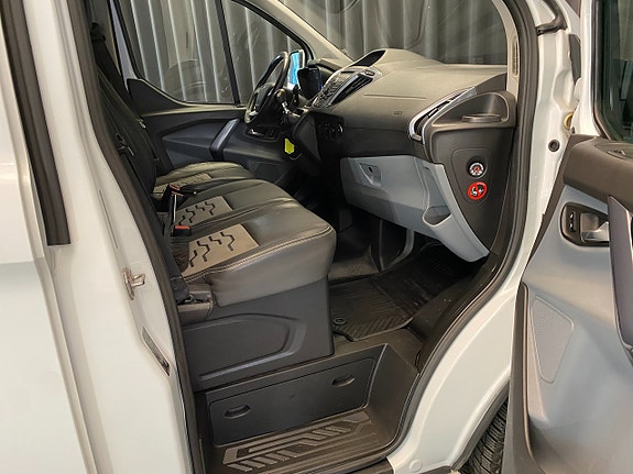 Ford Transit Custom 17 of 30