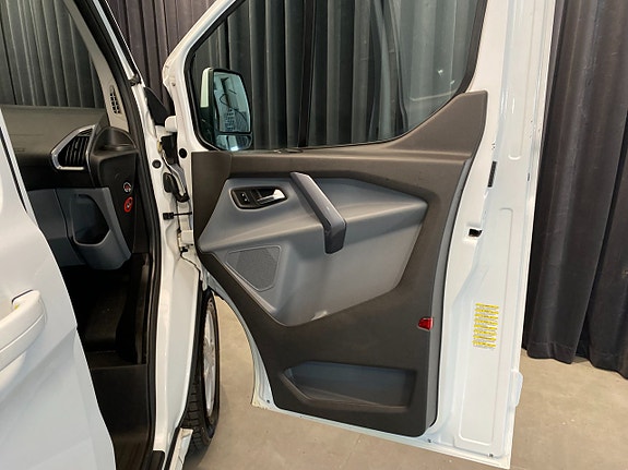 Ford Transit Custom 16 of 30