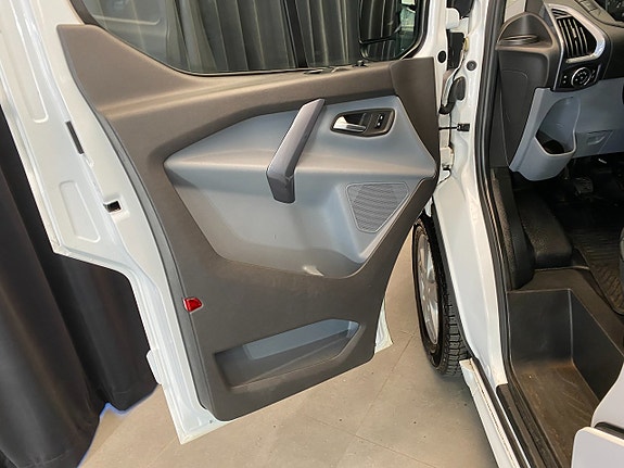 Ford Transit Custom 19 of 30